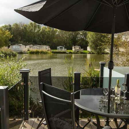 Mallard Lake South Cerney Εξωτερικό φωτογραφία