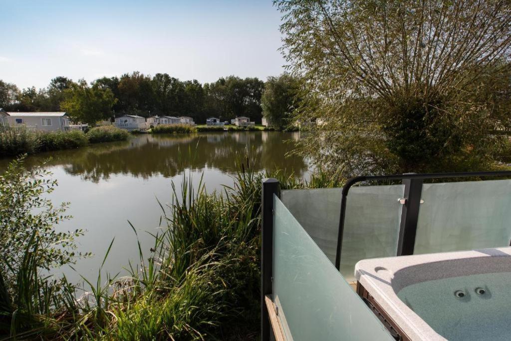 Mallard Lake South Cerney Εξωτερικό φωτογραφία