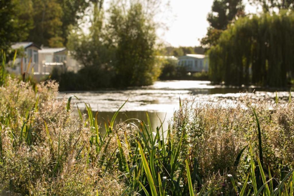 Mallard Lake South Cerney Εξωτερικό φωτογραφία